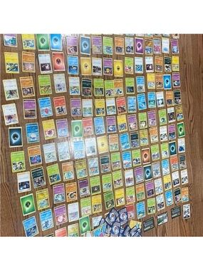 Pokemon Trading Card Collection - Yellow, Green, Blue, Purple, Red. 400 pes